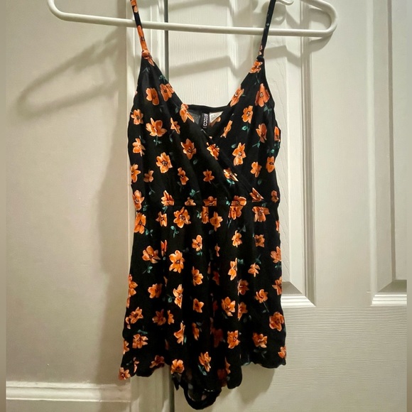 divided romper size 2 💕 - Picture 2 of 5